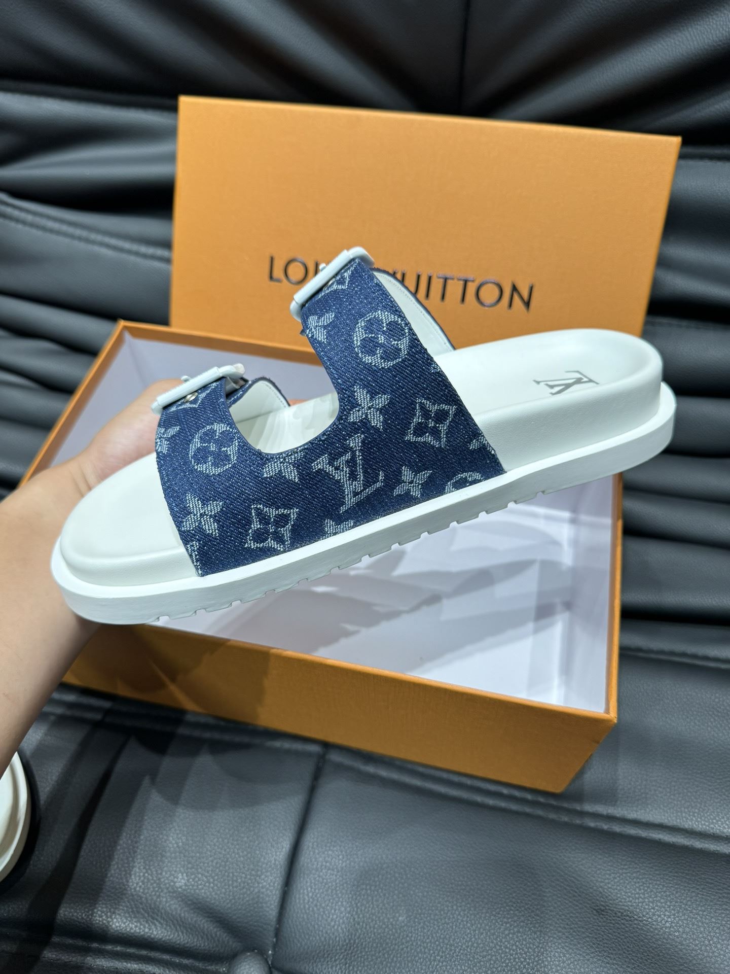 Louis Vuitton Slippers